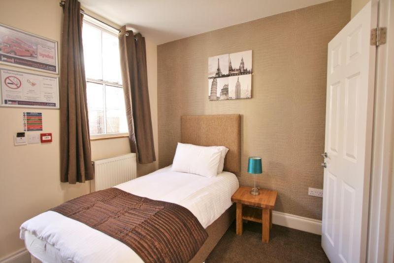 Central Studios Gloucester Place By Roomsbooked Cheltenham Eksteriør billede